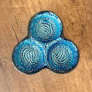 EL YAPIMI ÇİNİ SERAMİK KABARTMA DESENLİ ÇİNTEMANİ FİRUZE / MAVİ ÇEREZLİK - KAHVALTILIK