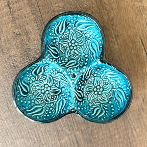 EL YAPIMI ÇİNİ SERAMİK KABARTMA DESENLİ ÇİNTEMANİ TURKUAZ / YEŞİL ÇEREZLİK - KAHVALTILIK