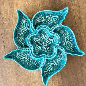 EL YAPIMI ÇİNİ SERAMİK KABARTMA DESENLİ RÜZGAR GÜLÜ TURKUAZ / YEŞİL KAHVALTILIK - ÇEREZLİK