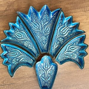 EL YAPIMI ÇİNİ SERAMİK KABARTMA DESENLİ KARANFİL MODELİ FİRUZE / MAVİ KAHVALTILIK - ÇEREZLİK